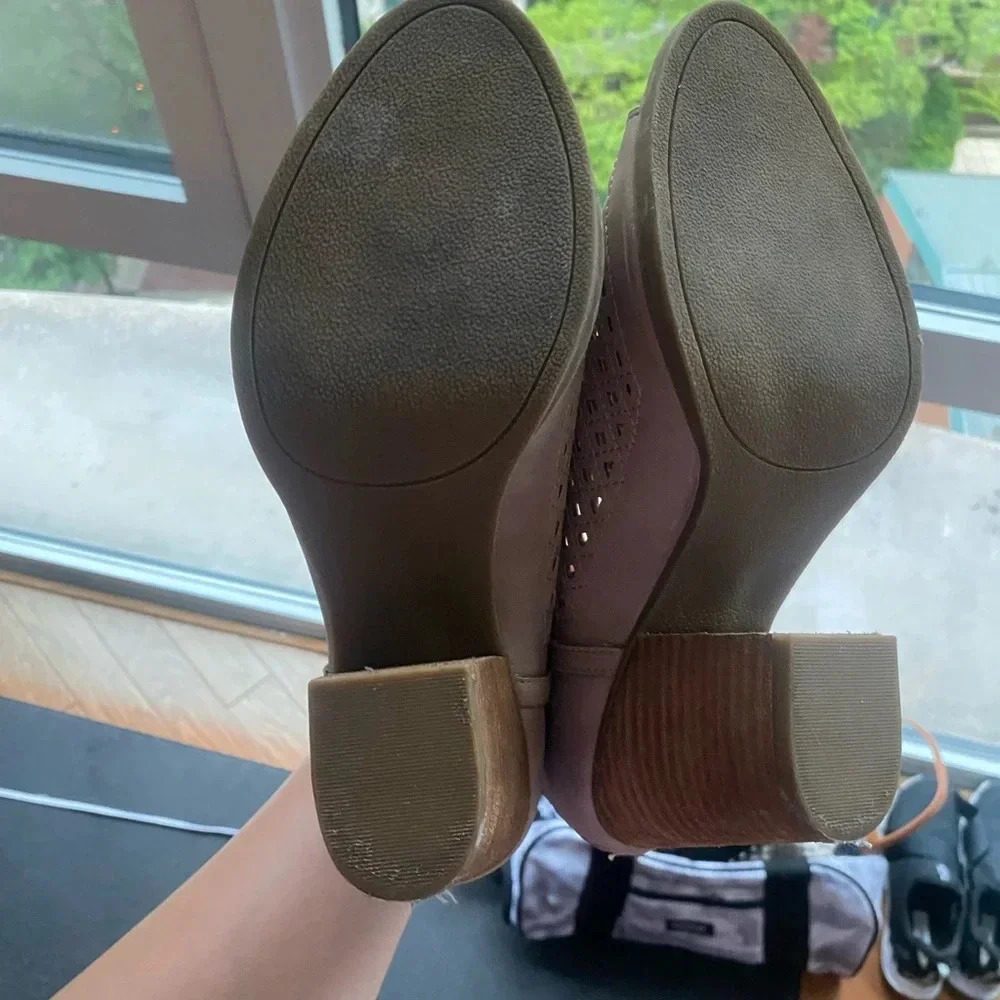Francesca’s cream booties - Picture 7 of 9